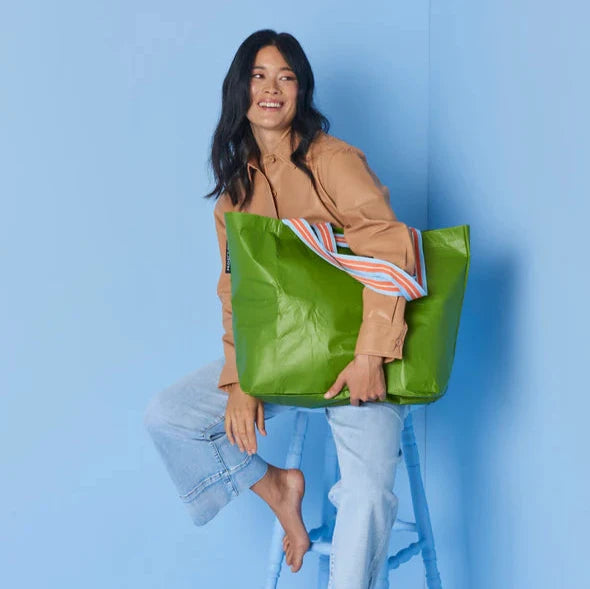 The Traveller - Medium Zip Up Tote